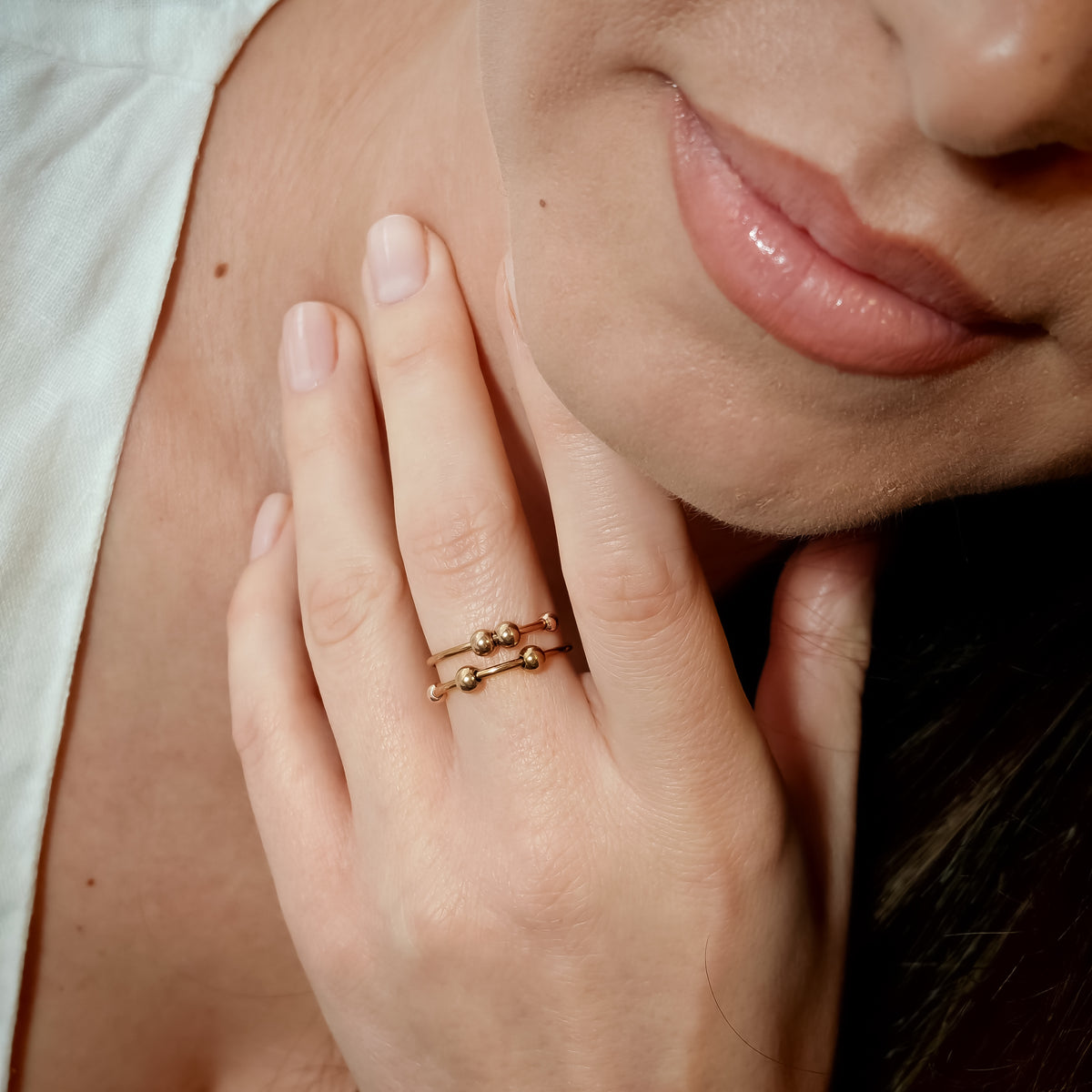 Golden Antistress Ring with Pearl Circle Design | Sloffy™