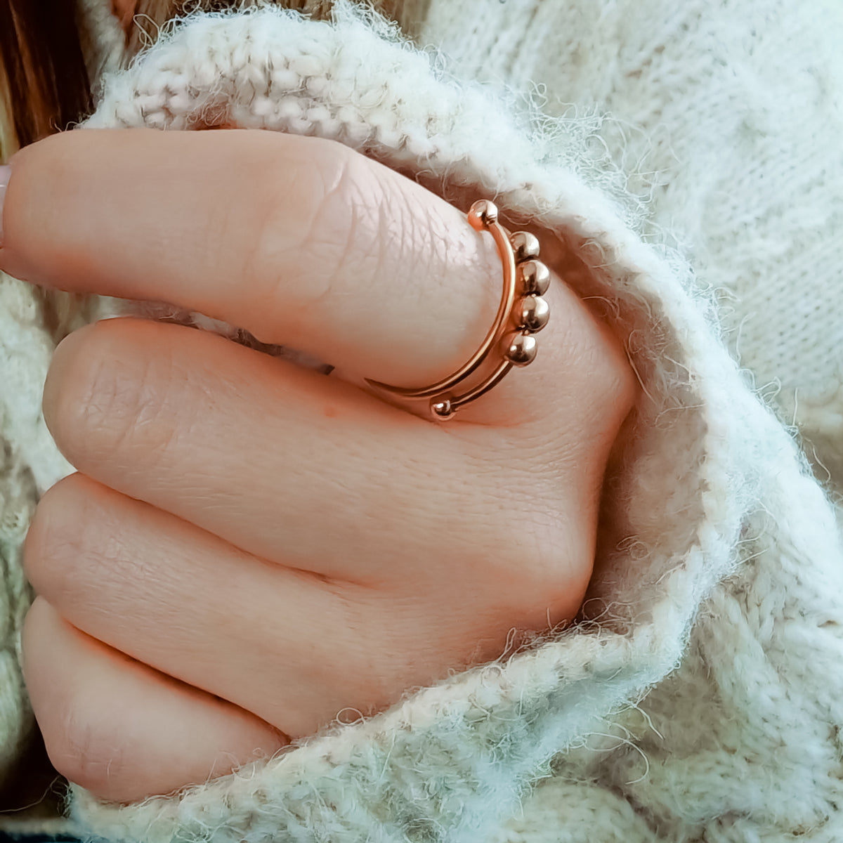 Rose Gold Antistress Ring with Pearl Circle Design | Sloffy™