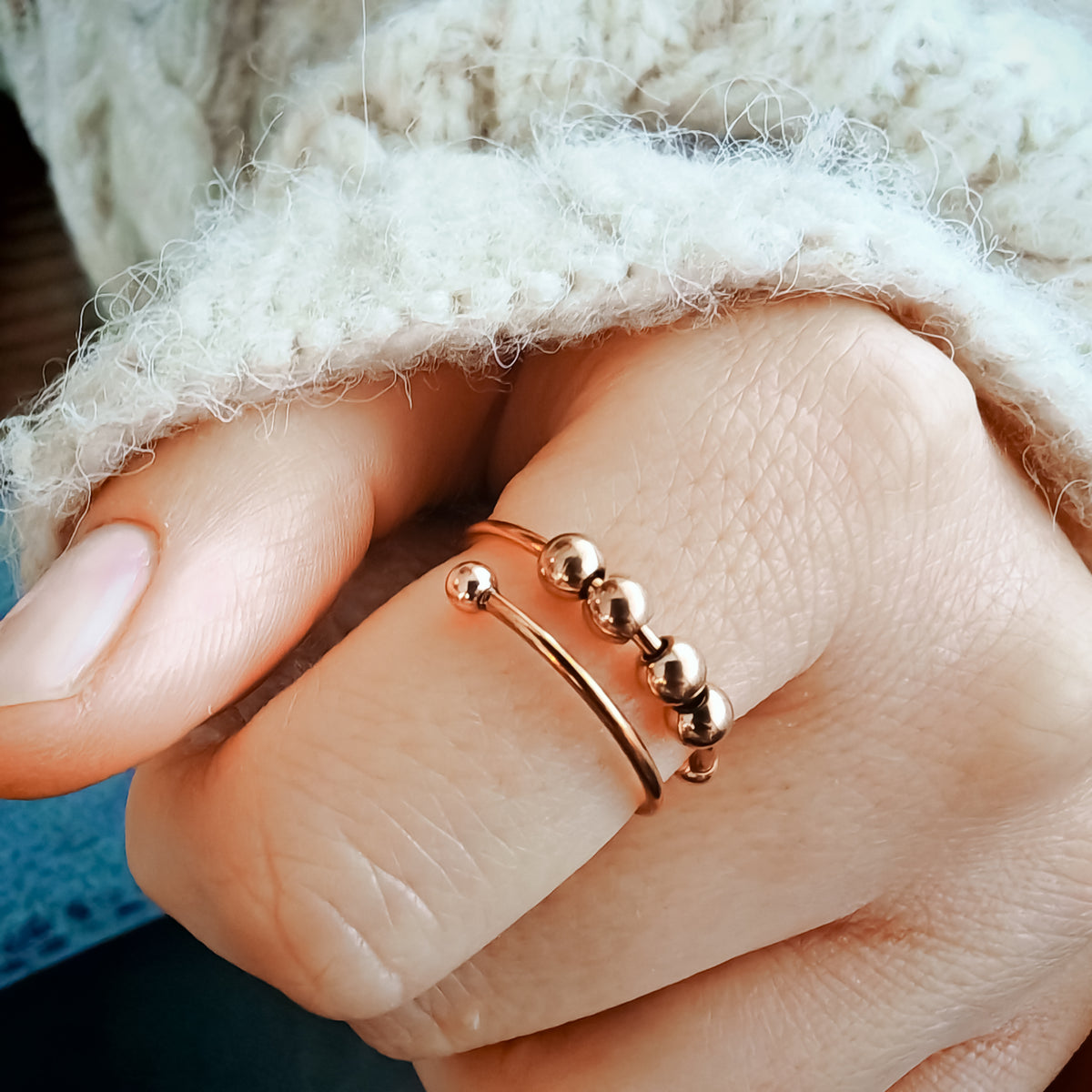 Rose Gold Antistress Ring with Pearl Circle Design | Sloffy™